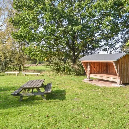 5 Person In Tatil Evi Hovborg
